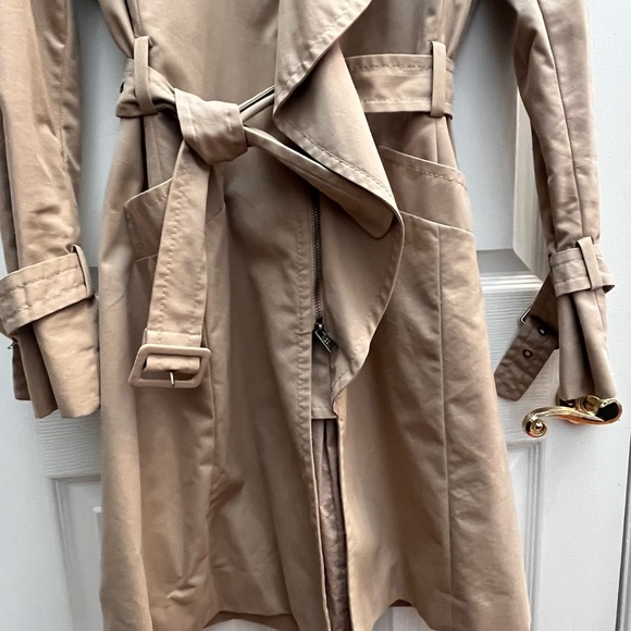Trench coat with ruffle front BCBC Max Azria small - Picture 9 of 12